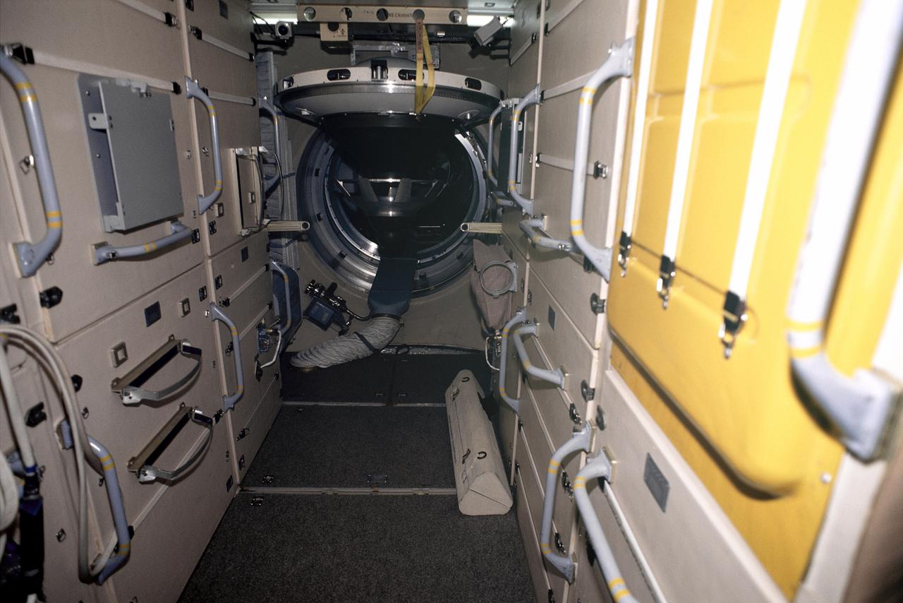 JSC2000-E-18632 (June 2000) --- An interior shot of the Zarya Functional Cargo Bay (FGB) trainer/mockup at the Gagarin Cosmonaut Training Center in Russia. This photo was taken prior to a training session by the Expedition One crew.