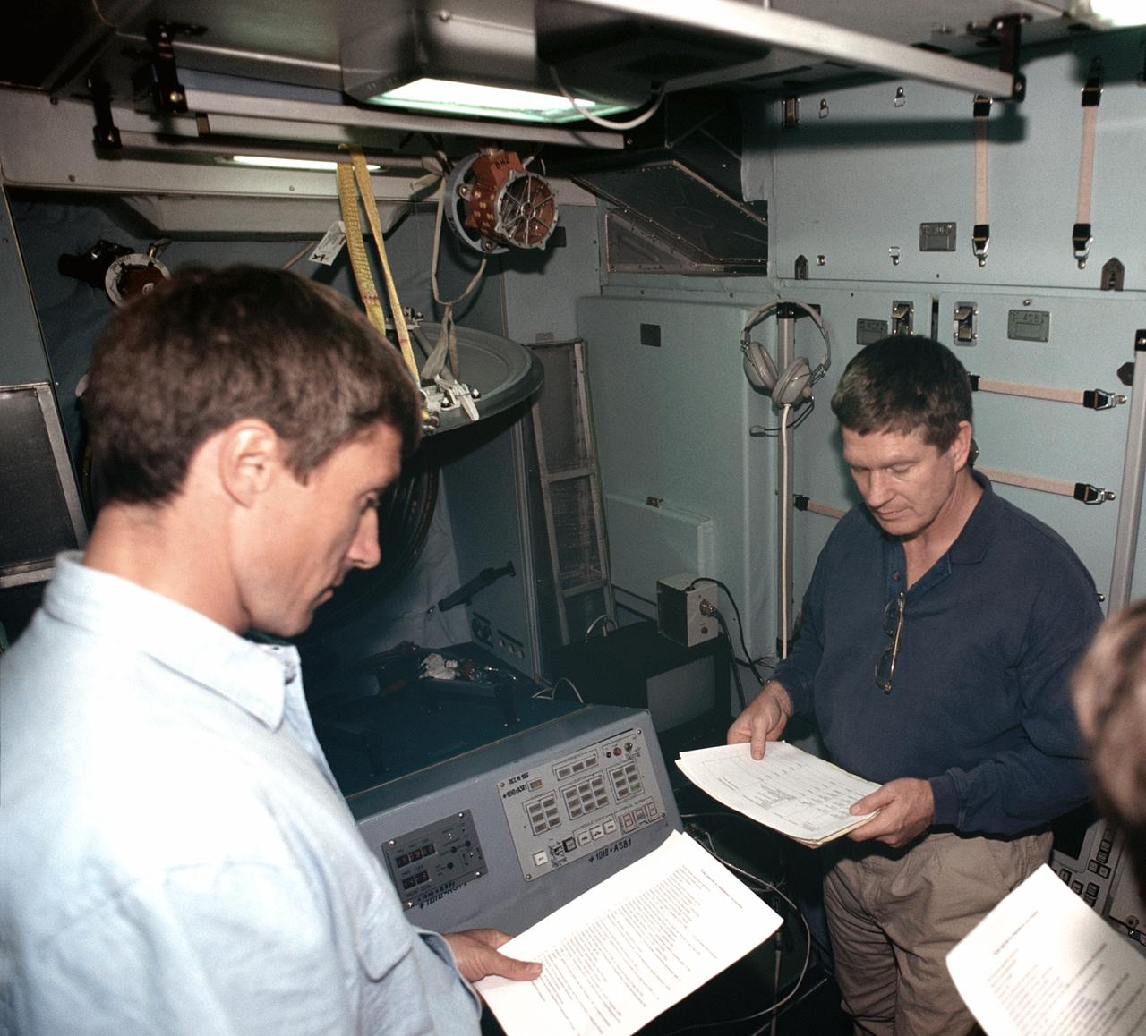 JSC2000-E-18634 (June 2000) --- Astronaut William Shepherd (right) mission commander for ISS Expedition One,and Sergei Krikalev, flight engineer,  participate in a training session in  a trainer/mockup of the Zvezda Service Module at the Gagarin Cosmonaut Training Center in Russia. Cosmonaut Yuri Gidzenko, Soyuz commander, is out of frame at right.