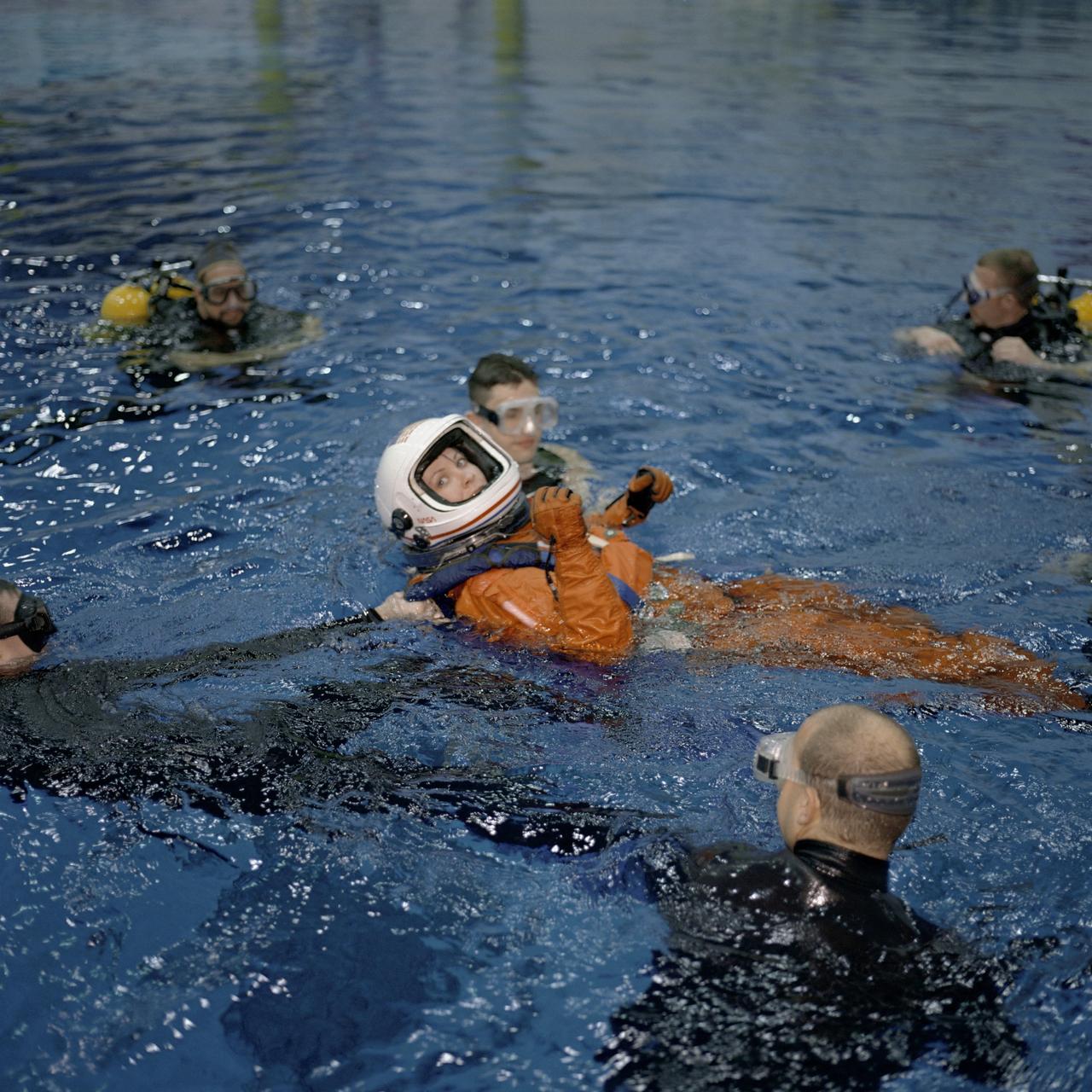 JSC2001-00003 (January 2001) --- Astronaut Janet L. Kavandi, STS-104 mission specialist, is assisted by SCUBA-equipped divers during an emergency bailout training session in the Neutral Buoyancy Laboratory (NBL) near Johnson Space Center (JSC).  Kavandi will join four other astronauts for a June mission with the International Space Station (ISS).