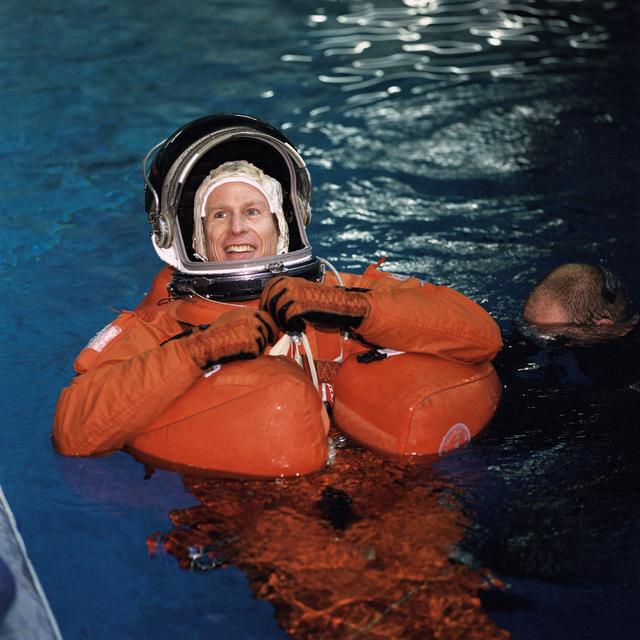 STS-104 Preflight Emergency Egress Bailout Training at the NBL