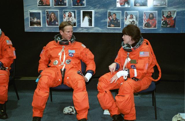 NASA image: STS-104 crewmembers in Building 9NW