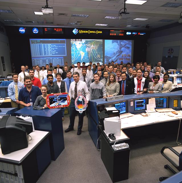 NASA image: STS-98 Flight Control Team Photo in WFCR with Flight Director Bob Castle