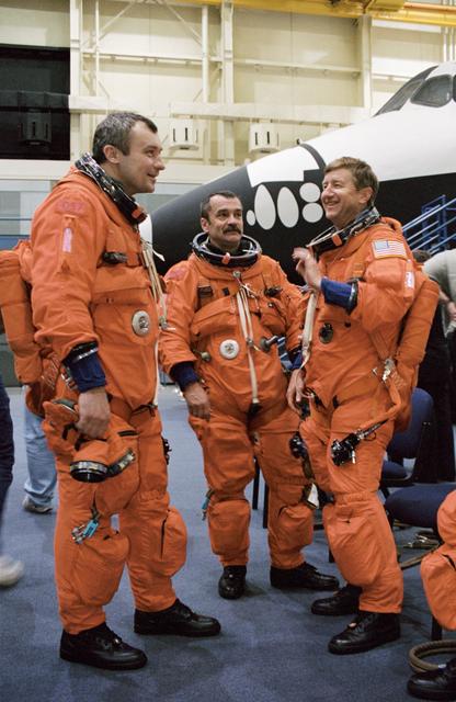 NASA image: Expedition Three crew during Emergency Egress Training in bldg 9, CCTII