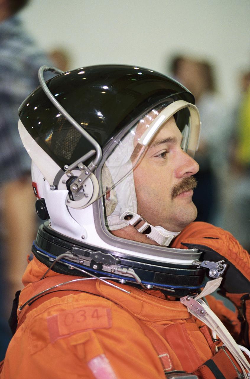 JSC2001-01918 (12 July 2001) --- Astronaut Scott D. Altman, STS-109 mission commander, attired in a training version of the shuttle launch and entry garment, awaits the start of an emergency bailout training session at the Neutral Buoyancy Laboratory (NBL) near the Johnson Space Center (JSC). STS-109 will be the 108th shuttle flight and the fourth Hubble Space Telescope (HST) servicing mission.