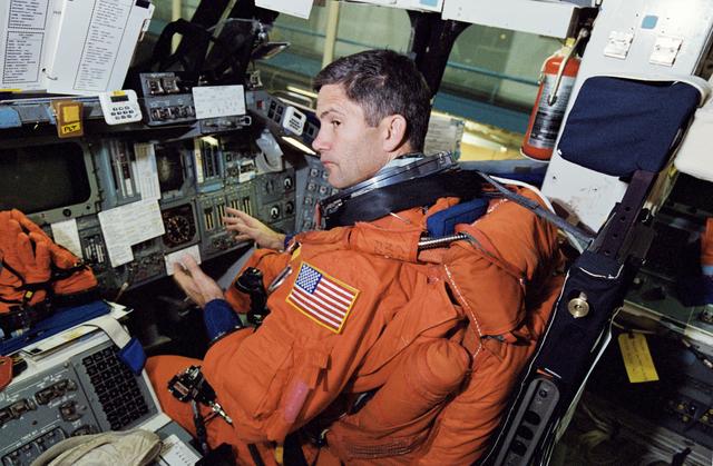 NASA image: STS-111 and Expedition 5 Post Insertion Training