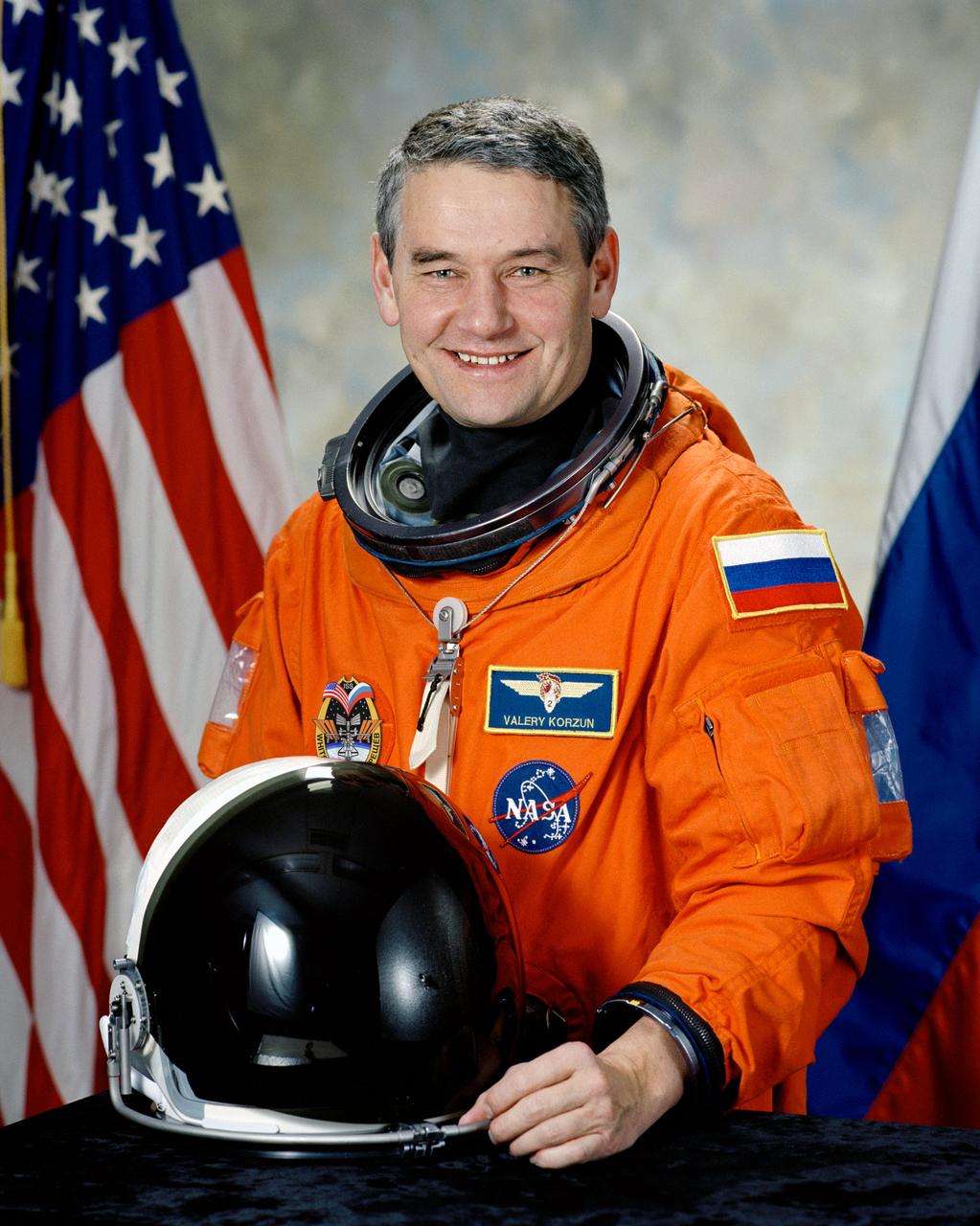 JSC2001-03047 (28 Nov 2001) --- Cosmonaut Valeri G. Korzun, representing Rosaviakosmos.
