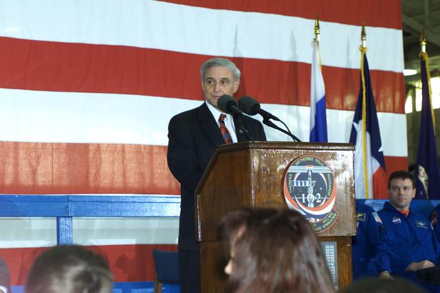 JSC2001-E-08315 (22 March 2001) ---  JSC Acting Director Roy S. Estess introduces the STS-102 and Expedition One crew members to a crowd gathered in Ellington Field's Hangar 990 during crew return ceremonies.