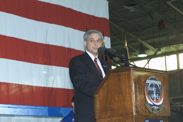 JSC2001-E-08316 (22 March 2001) ---  JSC Acting Director Roy S. Estess introduces the STS-102 and Expedition One crew members (out of frame) to a crowd gathered in Ellington Field's Hangar 990 during crew return ceremonies.