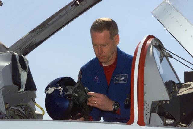 NASA image: STS-105 crew departs Ellington Field in T-38's