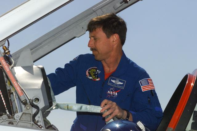 NASA image: STS-105 crew departs Ellington Field in T-38's