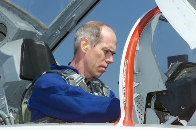 JSC2001-E-08830 (26 March 2001) --- Astronaut Daniel T. Barry, STS-105 mission specialist, photographed in a T-38 trainer jet, prepares for a flight at Ellington Field near Johnson Space Center (JSC).