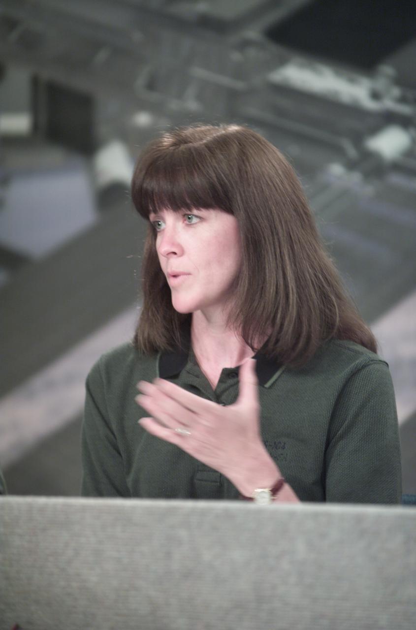 JSC2001-E-19298 (25 June 2001) --- Astronaut Janet L. Kavandi, STS-104 mission specialist, explains some of her anticipated duties during a pre-flight press conference at Johnson Space Center (JSC).