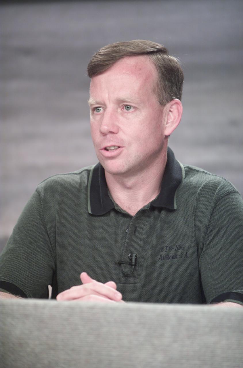 JSC2001-E-19299 (25 June 2001)--- Astronaut Steven W. Lindsey, STS-104 mission commander, responds to a query during a pre-flight press conference at Johnson Space Center (JSC).