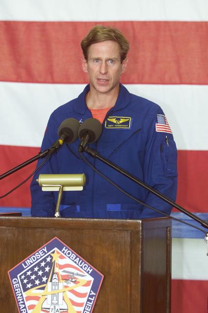 JSC2001-E-22799 (25 July 2001) --- Astronaut Michael L. Gernhardt, STS-104 mission specialist, addresses a crowd at Ellington Field&#0146;s Hangar 990 for a crew return ceremony.