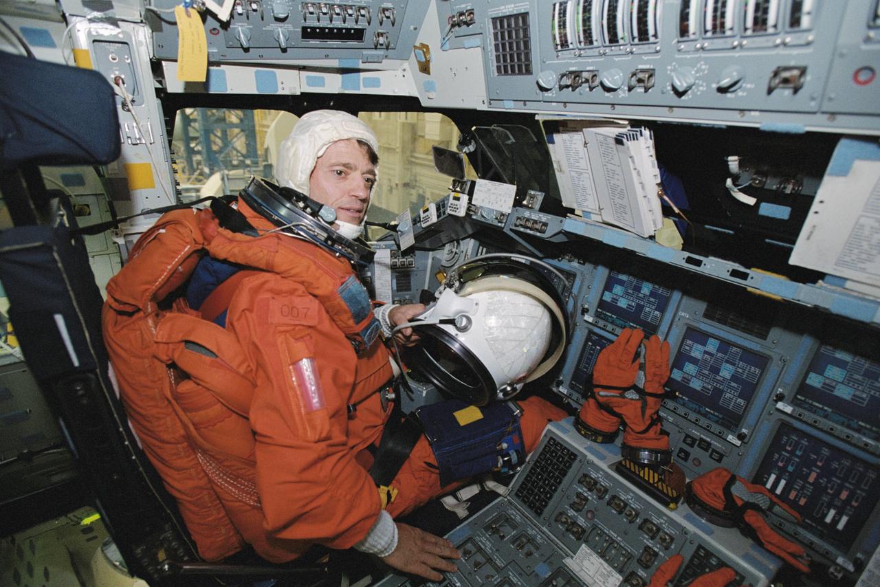 JSC2002-00796 (12 April 2002) --- Astronaut Jeffrey S. Ashby, STS-112 mission commander, occupies the commanders station during a mission training session in one of the high fidelity shuttle trainers in the Space Vehicle Mockup Facility at the Johnson Space Center (JSC). Ashby is attired in a training version of the shuttle launch and entry suit. STS-112 will be the 15th shuttle mission to visit the International Space Station (ISS).
