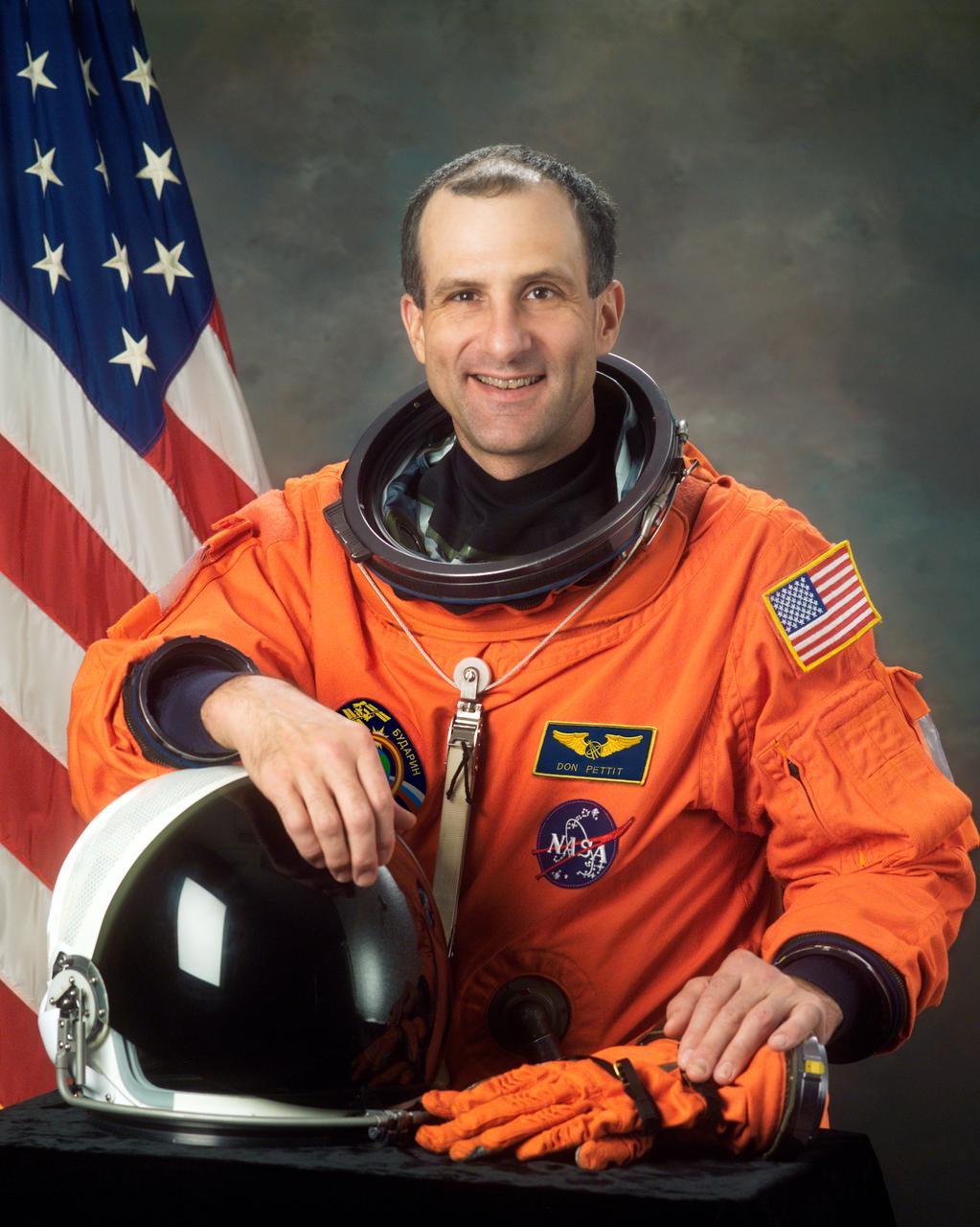 JSC2002-E-43073 (21 Aug. 2002) --- Astronaut Donald R. Pettit, mission specialist