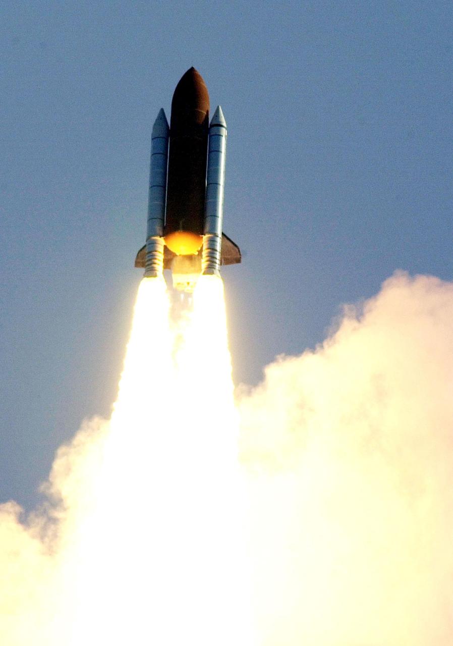 KENNEDY SPACE CENTER, Fla. -- After a perfect on-time launch on mission STS-106 at 8:45:47 a.m. EDT, Space Shuttle Atlantis rolls and displays its external tank and solid rocket boosters. On the 11-day mission to the International Space Station, the seven-member crew will perform support tasks on orbit, transfer supplies and prepare the living quarters in the newly arrived Zvezda Service Module. The first long-duration crew, dubbed “Expedition One,” is due to arrive at the Station in late fall. Landing of Atlantis is targeted for 4:45 a.m. EDT on Sept. 19