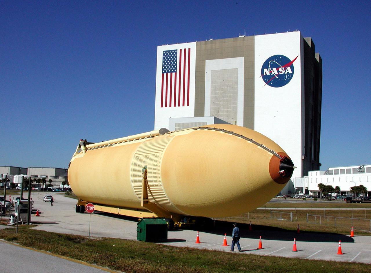 KENNEDY SPACE CENTER, FLA. -- A newly arrived external tank heads from the turn basin toward the Vehicle Assembly Building (VAB), seen behind the tank. External tanks are built by the NASA Michoud Assembly Facility in New Orleans and transported by barge to Cape Canaveral and then up the Banana River to the turn basin in the Launch Complex 39 Area. In the VAB, the tank will await stacking for a future Shuttle mission