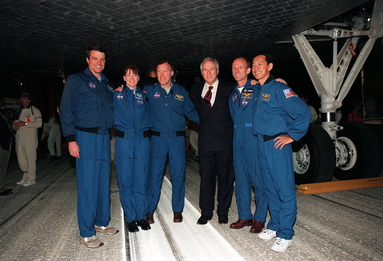 KENNEDY SPACE CENTER, FLA. -- Members of the STS-99 crew pose with NASA Administrator Dan Goldin underneath Space Shuttle Endeavour on KSC's Shuttle Landing Facility. From left are Commander Kevin Kregel, Mission Specialist Janet Kavandi, Pilot Dominic Gorie, Goldin, and Mission Specialists Gerhard Thiele and Mamoru Mohri. Not in the photo is Mission Specialist Janice Voss. Main gear touchdown was at 6:22:23 p.m. EST Feb. 22 , landing on orbit 181 of the mission. Nose gear touchdown was at 6:22:35 p.m.. EST, and wheel stop at 6:23:25 p.m. EST. The crew returned from the Shuttle Radar Topography Mission after mapping more than 47 million square miles of the Earth's surface. This was the 97th flight in the Space Shuttle program and the 14th for Endeavour, also marking the 50th landing at KSC, the 21st consecutive landing at KSC, and the 28th in the last 29 Shuttle flights