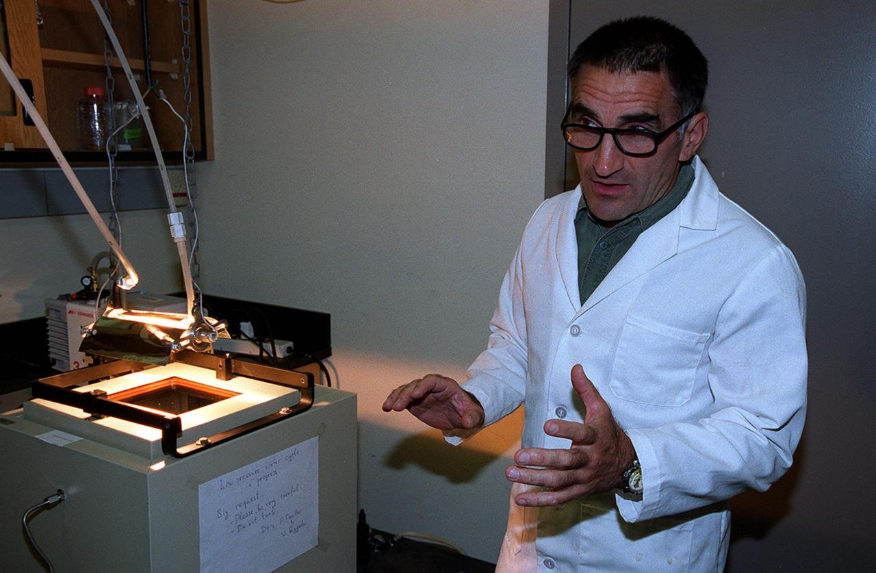  Research scientist Vadim Rygalov describes a new low-pressure water-recycling experiment being designed to help simulate plant growth conditions on Mars. The research he is performing is one of many studies at the Biological Sciences Branch in the Spaceport Engineering and Technology Directorate at Kennedy Space Center. The branch's operations and research areas include life sciences Space Shuttle payloads, bioregenerative life-support for long-duration spaceflight and environmental/ecological stewardship