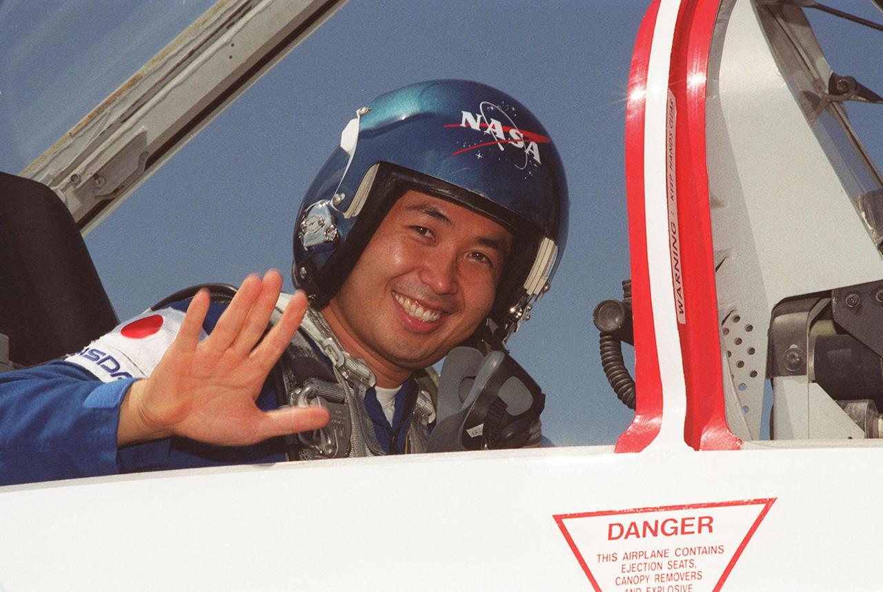 KENNEDY SPACE CENTER, FLA. -- STS-92 Mission Specialist Koichi Wakata arrives at KSC’s Shuttle Landing Facility to take part in a Crew Equipment Interface Test. Wakata is with the Japanese space agency. He and other crew members Commander Brian Duffy, Pilot Pam Melroy and Mission Specialists Leroy Chiao, Jeff Wisoff, Michael Lopez-Alegria and Bill McArthur will spend time at SPACEHAB becoming familiar with the payload and equipment they will use on their mission to the International Space Station. The mission payload includes the Integrated Truss Structure Z1, an early exterior framework to allow the first U.S. solar arrays on a future flight to be temporarily installed on Unity for early power; Ku-band communication to support early science capability and U.S. television; and PMA-3 to provide a Shuttle docking port for solar array installation on the sixth ISS flight and Lab installation on the seventh ISS flight. STS-92 is scheduled to launch Oct. 5 from launch Pad 39A