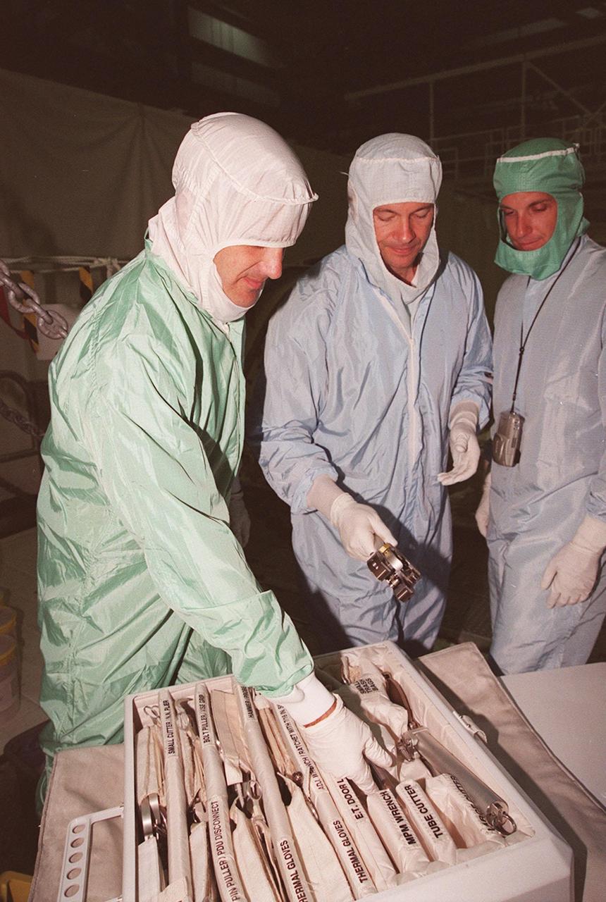 In the Orbiter Processing Facility bay 1, STS-92 crew members, along with Boeing workers, look closely at the tools they will be using on their mission. The crew comprises Commander Brian Duffy, Pilot Pam Melroy and Mission Specialists Koichi Wakata, Leroy Chiao, Jeff Wisoff, Michael Lopez-Alegria and Bill McArthur. STS-92 is scheduled to launch Oct. 5 on Shuttle Discovery from Launch Pad 39A on the fifth flight to the International Space Station. Discovery will carry the Integrated Truss Structure (ITS) Z1, Pressurized Mating Adapter 3, Ku-band Communications System, and Control Moment Gyros (CMGs)