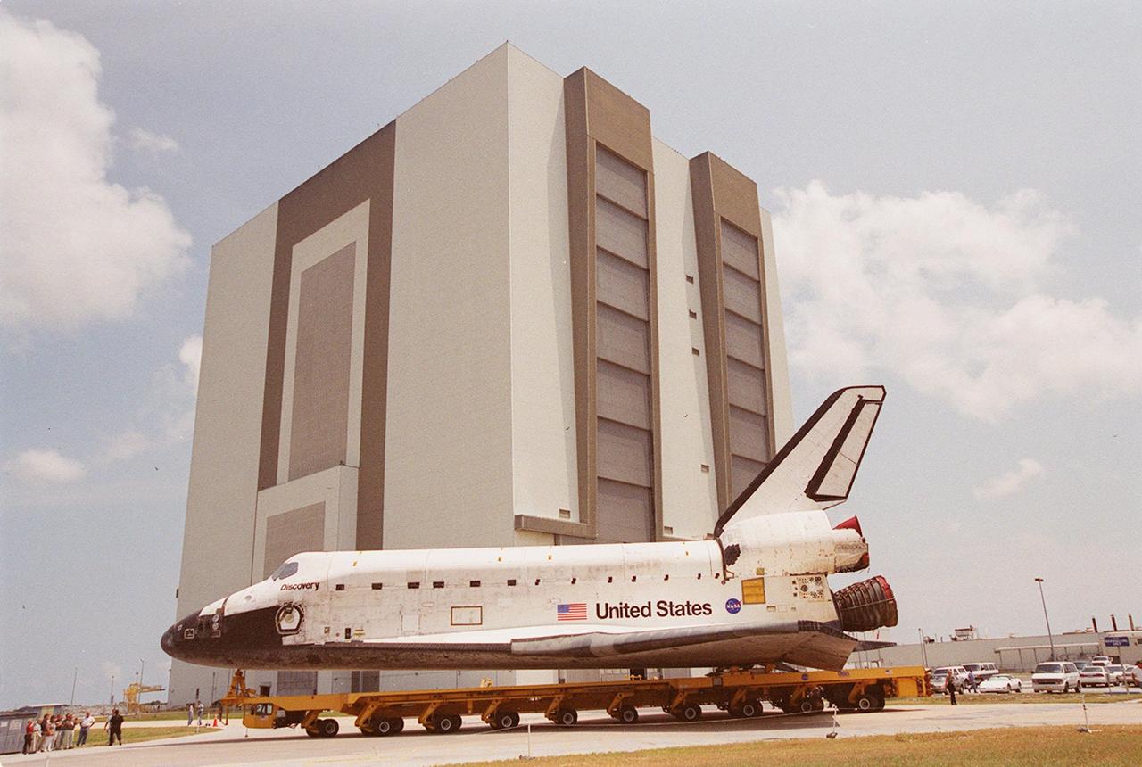 KENNEDY SPACE CENTER, FLA. -- The orbiter Discovery rolls past the Vehicle Assembly Building on its way to Orbiter Processing Facility (OPF) bay 3 where ongoing payload and ground processing assessments will be completed. Managers will then determine when to roll the orbiter to the Vehicle Assembly Building for stacking with the external tank and solid rocket boosters, and when to roll out to Launch Pad 39A. Discovery is scheduled to launch Oct. 5 at 9:30 p.m. EDT on mission STS-92, which will be the 100th flight in the Shuttle program