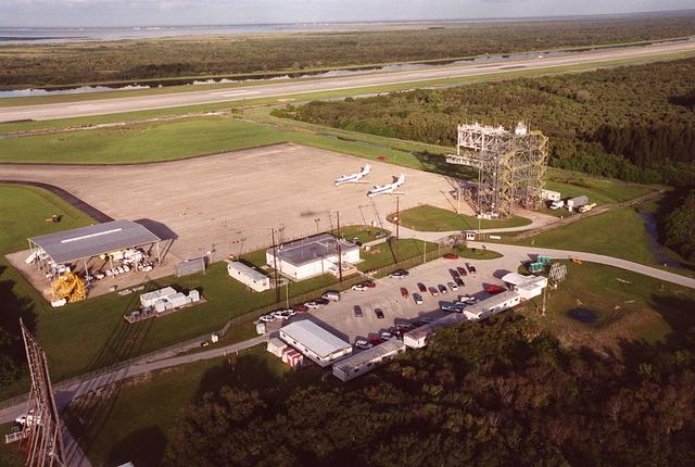 NASA image: KSC-00pp1430