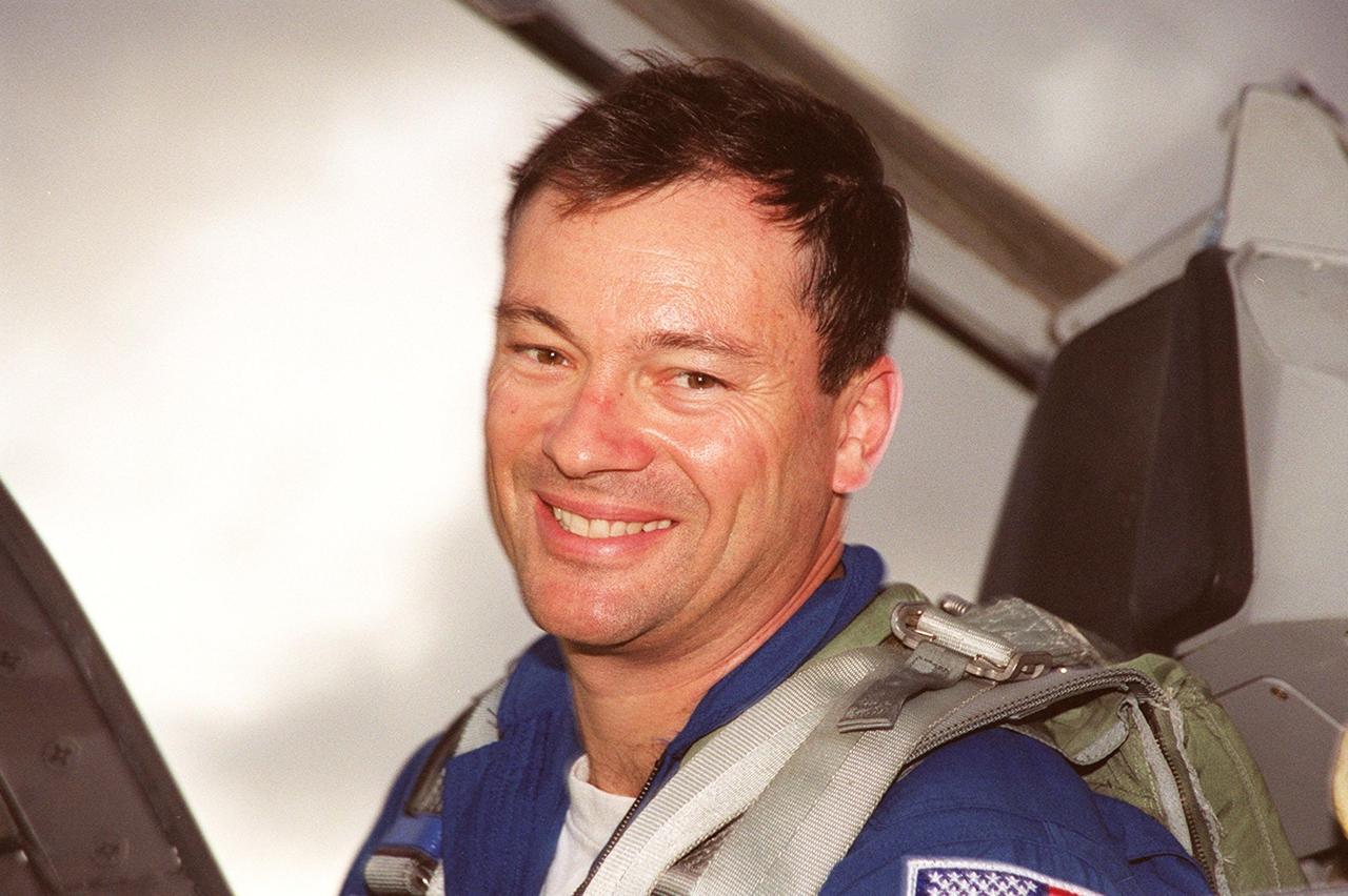 KENNEDY SPACE CENTER, FLA. -- Upon arriving at KSC aboard a T-38 jet aircraft, STS-92 Mission Specialist Michael E. Lopez-Alegria displays with a smile his eagerness for launch. He and other crew members Commander Brian Duffy, Pilot Pamela Ann Melroy and Mission Specialists Koichi Wakata of Japan, Leroy Chiao, Peter J.K. “Jeff” Wisoff and William S. McArthur Jr. later talked to a waiting group of media at the Shuttle Landing Facility. The mission is the fifth flight for the construction of the International Space Station. The payload includes the Integrated Truss Structure Z-1 and the third Pressurized Mating Adapter. During the 11-day mission, four extravehicular activities (EVAs), or space walks, are planned
