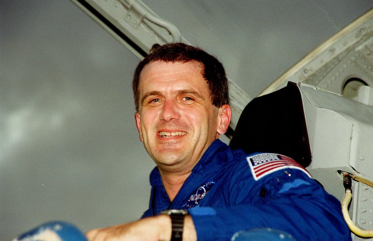 KENNEDY SPACE CENTER, FLA. -- Still seated in the T-38 jet aircraft that arrived moments before at the Shuttle Landing Facility, STS-92 Mission Specialist Peter J.K. “Jeff” Wisoff shows his happiness in being back at KSC for launch. He and other crew members Commander Brian Duffy, Pilot Pamela Ann Melroy and Mission Specialists Koichi Wakata of Japan, Leroy Chiao, Michael E. Lopez-Alegria and William S. McArthur Jr. later talked to a waiting group of media at the Shuttle Landing Facility. The mission is the fifth flight for the construction of the International Space Station. The payload includes the Integrated Truss Structure Z-1 and the third Pressurized Mating Adapter. During the 11-day mission, four extravehicular activities (EVAs), or space walks, are planned