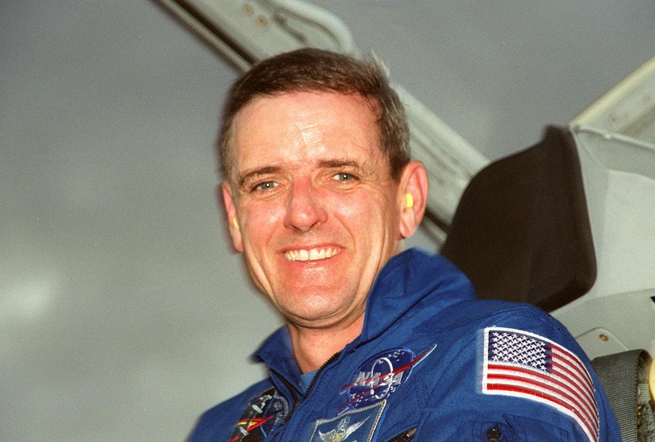 KENNEDY SPACE CENTER, FLA. -- Still seated in the T-38 jet aircraft that arrived moments before at the Shuttle Landing Facility, STS-92 Mission Specialist William S. McArthur Jr. shows his happiness in being back at KSC for launch. He and other crew members Commander Brian Duffy, Pilot Pamela Ann Melroy and Mission Specialists Koichi Wakata of Japan, Leroy Chiao, Peter J.K. “Jeff” Wisoff and Michael E. Lopez-Alegria later talked to a waiting group of media at the Shuttle Landing Facility. The mission is the fifth flight for the construction of the International Space Station. The payload includes the Integrated Truss Structure Z-1 and the third Pressurized Mating Adapter. During the 11-day mission, four extravehicular activities (EVAs), or space walks, are planned