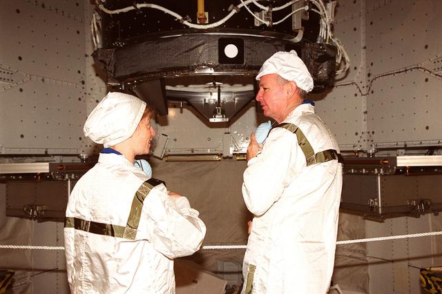 NASA image: KSC-00pp1480