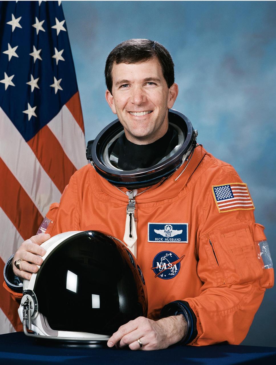 JOHNSON SPACE CENTER, HOUSTON, Texas -- (JSC599-06560) --Official portrait of astronaut Rick D. Husband, mission commander