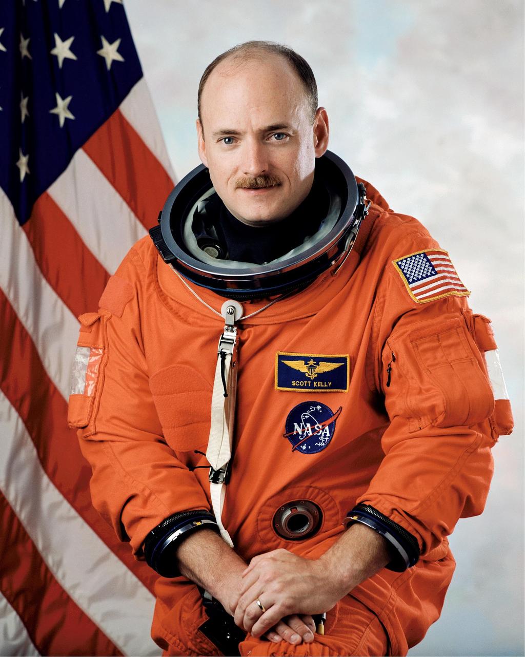 JOHNSON SPACE CENTER, Houston -- S99-05705 -- Astronaut Scott Kelly, commander