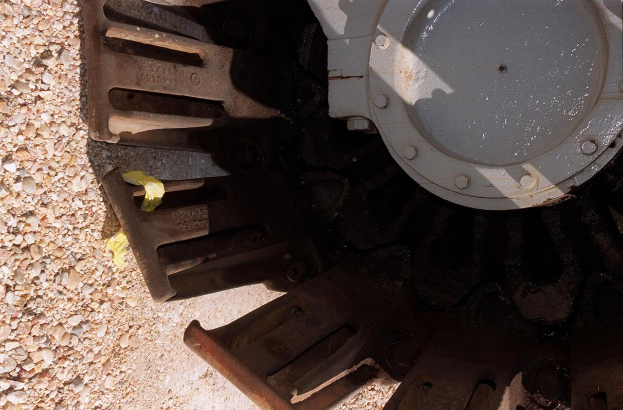 KENNEDY SPACE CENTER, FLA. -- A yellow tag identifies the crawler-transporter cleat that has a crack. The crack was noticed as the crawler-transporter was moving Space Shuttle Endeavour to Launch Pad 39B. Rollout was delayed until the cleat could be replaced. The Space Shuttle was hard down on the pad several hours later. Endeavour is scheduled to be launched Nov. 30 at 10:01 p.m. EST on mission STS-97, the sixth construction flight to the International Space Station. Its payload includes the P6 Integrated Truss Structure and a photovoltaic (PV) module, with giant solar arrays that will provide power to the Station. The mission includes two spacewalks to complete the solar array connections