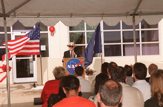 NASA image: KSC-00pp1665