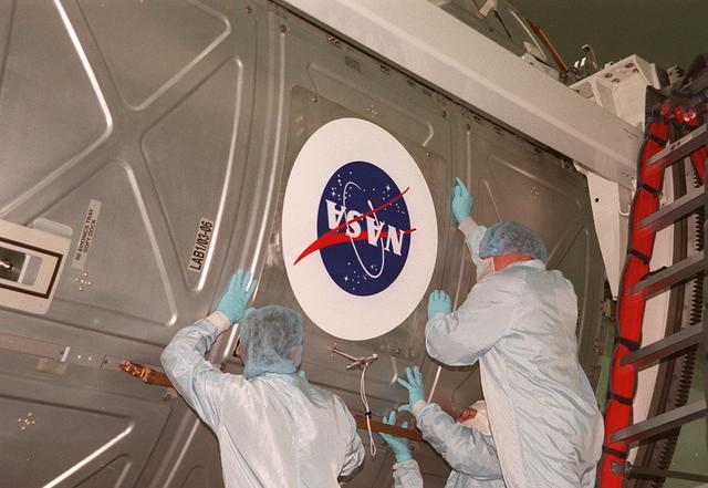 NASA image: KSC-00pp1930