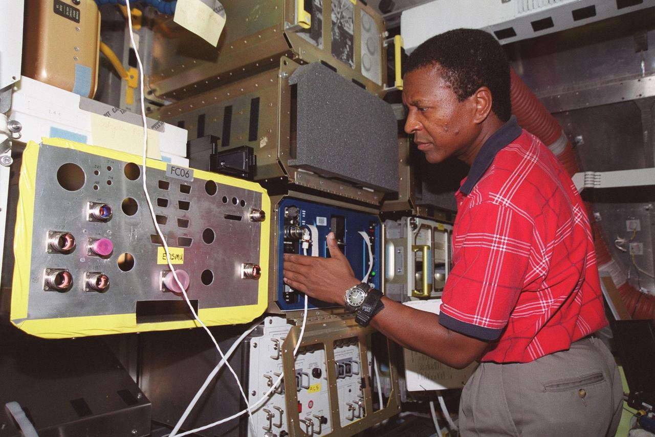 KENNEDY SPACE CENTER, Fla. -- STS-107 Payload Commander Michael Anderson trains on equipment in the training module at SPACEHAB, Cape Canaveral, Fla. Anderson and other crew members Commander Rick D. Husband, Pilot William C. McCool, Mission Specialists Kalpana Chawla, Laurel Blair Salton Clark and David M. Brown; and Payload Specialist Ilan Ramon, of Israel, are at SPACEHAB to take part in Crew Equipment Interface Test (CEIT) activities. The CEIT enables the crew to perform certain flight operations, operate experiments in a flight-like environment, evaluate stowage locations and obtain additional exposure to specific experiment operations. . As a research mission, STS-107 will carry the SPACEHAB Double Module in its first research flight into space and a broad collection of experiments ranging from material science to life science. STS-107 is scheduled for launch May 23, 2002
