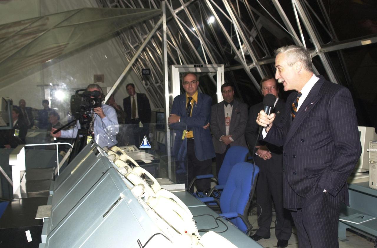 KENNEDY SPACE CENTER, Fla. - In the firing room, NASA Administrator Sean O'Keefe (right) congratulates the launch team after the successful on-time launch of Space Shuttle Columbia. Standing next to O'Keefe is Launch Director Mike Leinbach.  Liftoff occurred at 6:22:02:08 a.m. EST (11:22:02:08 GMT).  Columbia is on its 27th flight and the 108th flight of the Shuttle Program.  The goal of the mission is the maintenance and upgrade of the Hubble Space Telescope, to be carried out in five spacewalks.  The crew of STS-109 comprises Commander Scott D. Altman, Pilot Duane G. Carey, Payload Commander John M. Grunsfeld, and Mission Specialists Nancy Jane Currie, Richard M. Linnehan, James H. Newman and Michael J. Massimino.  After an 11-day mission, Columbia is expected to return to Kennedy March 12 about 4:35 a.m. EST (09:35 GMT)