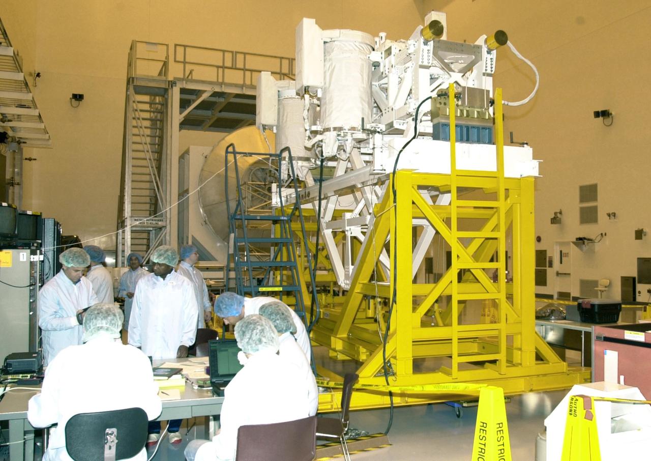 KENNEDY SPACE CENTER, FLA. - In the Multi-Payload Processing Facility, members of the STS-107 crew run tests on the Fast Reaction Experiments Enabling Science, Technology, Applications and Research (FREESTAR) experiments, part of the payload on their mission. A research mission, the primary payload is the first flight of the SHI Research Double Module (SHI/RDM), also known as SPACEHAB. The experiments range from material sciences to life sciences (many rats).  STS-107 is scheduled to launch July 11, 2002