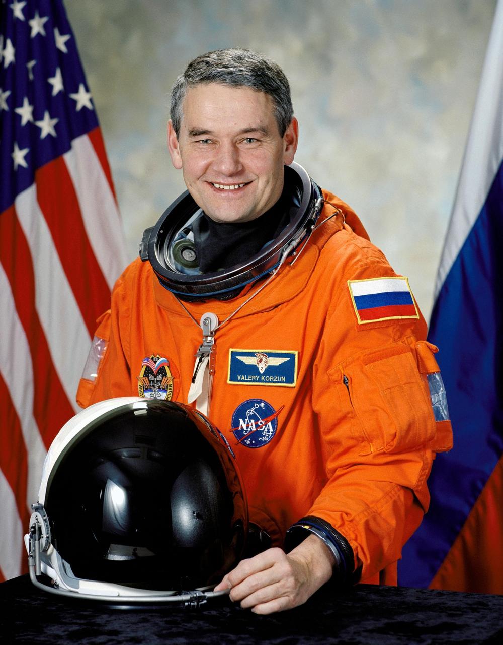 JOHNSON SPACE CENTER, HOUSTON, TX -- (JSC2001-03047) --Official Portrait of Cosmonaut Valeri G. Korzun, Expedition Five mission commander representing Rosaviakosmos.