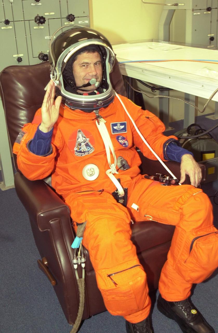 KENNEDY SPACE CENTER, FLA. --  STS-111 Paul Lockhart waves after getting into his launch and entry suit.  The mission crew, plus the Expedition 5 crew, are taking part in Terminal Countdown Demonstration Test activities, which includes a simulated launch countdown. Mission STS-111 is known as Utilization Flight 2, carrying supplies and equipment in the Multi-Purpose Logistics Module Leonardo to the International Space Station.  The payload also includes the Mobile Base System, which will be installed on the Mobile Transporter to complete the Canadian Mobile Servicing System, or MSS, and a replacement wrist/roll joint for Canadarm 2. The mechanical arm will then have the capability to "inchworm" from the U.S. Lab Destiny to the MSS and travel along the truss to work sites.   Expedition 5 will travel to the Station on Endeavour as the replacement crew for Expedition 4, who will return to Earth aboard the orbiter.  Launch is scheduled for May 30, 2002