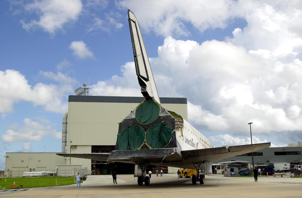 KENNEDY SPACE CENTER, FLA. -- Discovery rolls from the Vehicle Assembly Building to begin Orbiter Major Modifications.