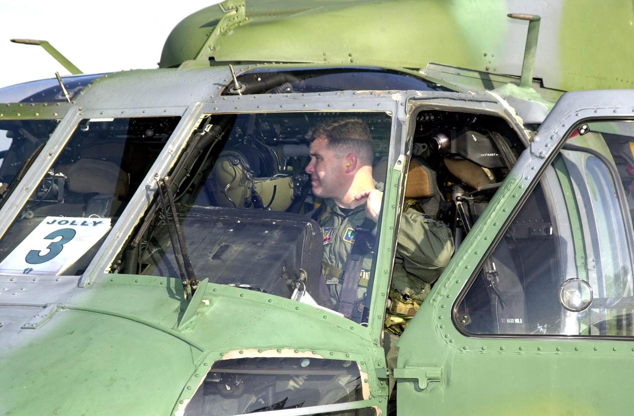 KENNEDY SPACE CENTER, FLA. - "Astronauts" were safely and successfully recovered from a "downed" Space Shuttle in a Mode VII contingency simulation led by Don Hammel, NASA Landing and Recovery Director. KSC Fire/Rescue and Emergency Medical workers, along with Johnson Space Center and Patrick Air Force Base personnel, participated in the drill. Mode simulations are held periodically at KSC to ensure contingency response forces are well prepared to respond to a wide variety of potential emergency situations.