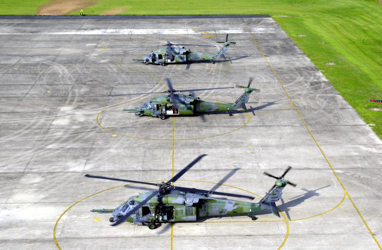 KENNEDY SPACE CENTER, FLA. - "Astronauts" were safely and successfully recovered from a "downed" Space Shuttle in a Mode VII contingency simulation led by Don Hammel, NASA Landing and Recovery Director. KSC Fire/Rescue and Emergency Medical workers, along with Johnson Space Center and Patrick Air Force Base personnel, participated in the drill. Mode simulations are held periodically at KSC to ensure contingency response forces are well prepared to respond to a wide variety of potential emergency situations.