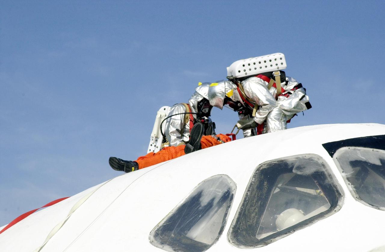 KENNEDY SPACE CENTER, FLA. - "Astronauts" were safely and successfully recovered from a "downed" Space Shuttle in a Mode VII contingency simulation led by Don Hammel, NASA Landing and Recovery Director. KSC Fire/Rescue and Emergency Medical workers, along with Johnson Space Center and Patrick Air Force Base personnel, participated in the drill. Mode simulations are held periodically at KSC to ensure contingency response forces are well prepared to respond to a wide variety of potential emergency situations.