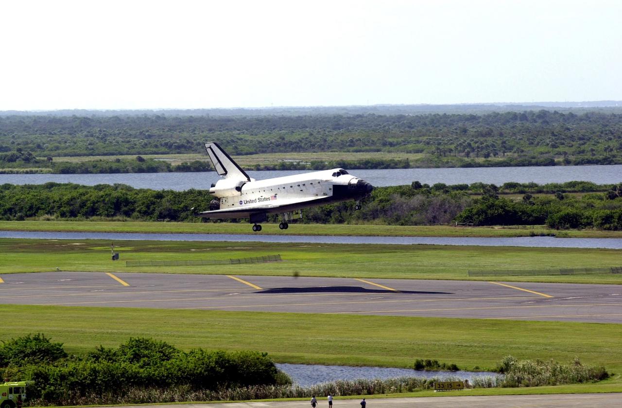 KENNEDY SPACE CENTER, FLA. - Space Shuttle Atlantis drops to the runway at the Shuttle Landing Facility, completing the 4.5-million-mile journey to the International Space Station.  Main gear touchdown occurred at 11:43:40 a.m. EDT; nose gear touchdown at 11:43:48 a.m.; and wheel stop at 11:44:35 a.m.  Mission elapsed time was 10:19:58:44.  Mission STS-112 expanded the size of the Station with the addition of the S1 truss segment.  The returning crew of Atlantis are Commander Jeffrey Ashby, Pilot Pamela Melroy, and Mission Specialists David Wolf, Piers Sellers, Sandra Magnus and Fyodor Yurchikhin. This landing is the 60th at KSC in the history of the Shuttle program.  