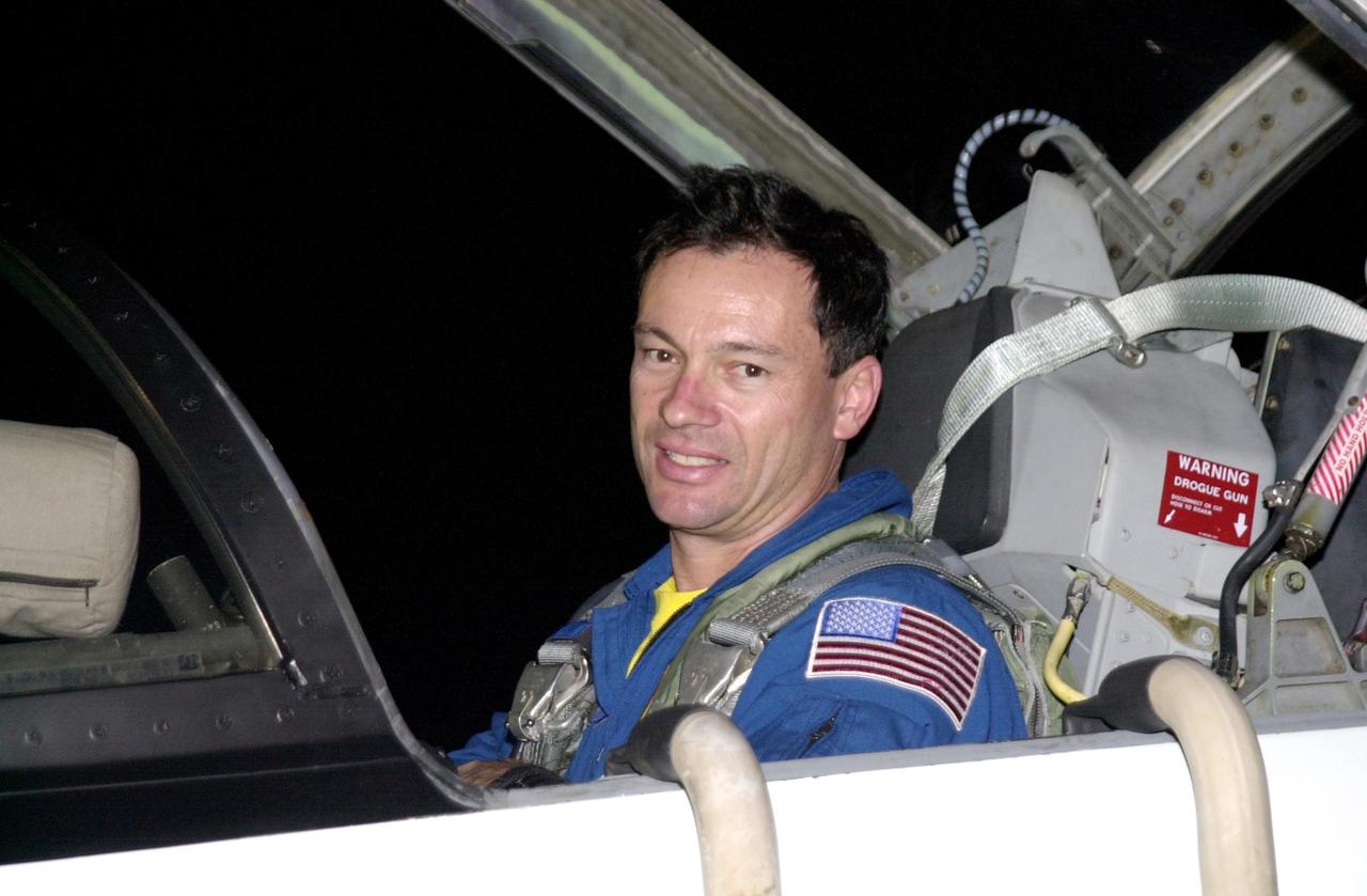 KENNEDY SPACE CENTER, FLA. - STS-113 Mission Specialist Michael Lopez-Alegria arrives at the KSC Shuttle Landing Facility to get ready for launch.  STS-113 is the 16th American assembly flight to the International Space Station.  The primary mission is bringing the Expedition 6 crew to the Station and returning the Expedition 5 crew to Earth.  The major objective of the mission is delivery of the Port 1 (P1) Integrated Truss Assembly, which will be attached to the port side of the S0 truss.  Three spacewalks are planned to install and activate the truss and its associated equipment.  Launch of Space Shuttle Endeavour on mission STS-113 is scheduled for Nov. 11 between midnight and 4 a.m. EST.  