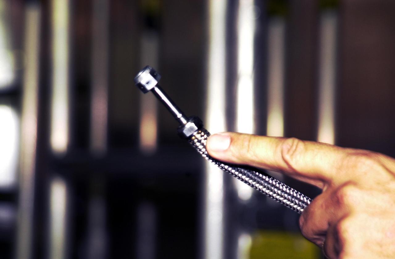 KENNEDY SPACE CENTER, FLA. -- During inspections at Launch Pad 39A, an oxygen flex hose fitting (shown here) was identified as the source of an oxygen leak in Endeavour's mid-body. The leak was identified manually and using helium detectors. Visual inspection found a deformity in the flex line braid where it connects to rigid tubing. The entire flex hose assembly and bulkhead fitting were removed early today, and work is under way to complete the installation of a replacement.