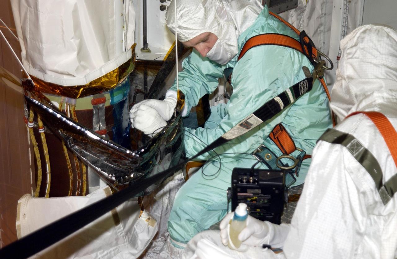 KENNEDY SPACE CENTER, FLA. -- Robotic arm experts get ready for ultrasound testing on Endeavour's robotic arm.  A scrape of the honeycomb shell around the arm occurred while work platforms were being installed to gain access to repair the oxygen leak in the Shuttle's mid-body.  Launch of Endeavour on mission STS-113 has been postponed until no earlier than Nov. 22.    
